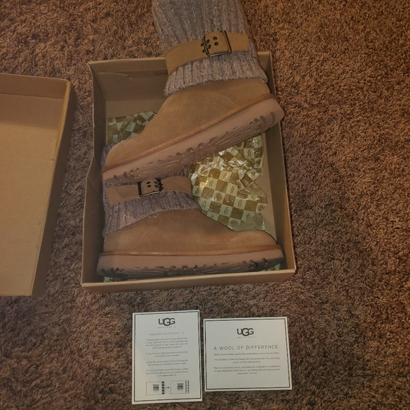 Womens UGGS size 7 Cambridge Boot - Picture 3 of 6